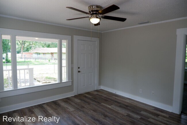 Building Photo - 3 br, 1 bath House - 2405 Wolf Ridge Rd