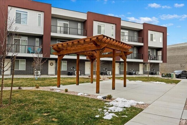 Building Photo - Modern End Unit townhouse w attached 2 car...