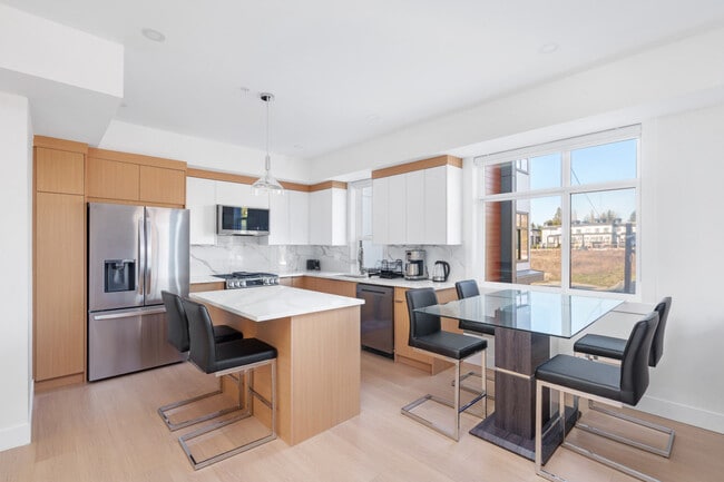 Building Photo - 6983-6204 204 St