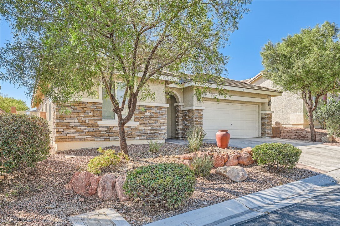 Foto principal - 10419 Grotto Mountain Ave