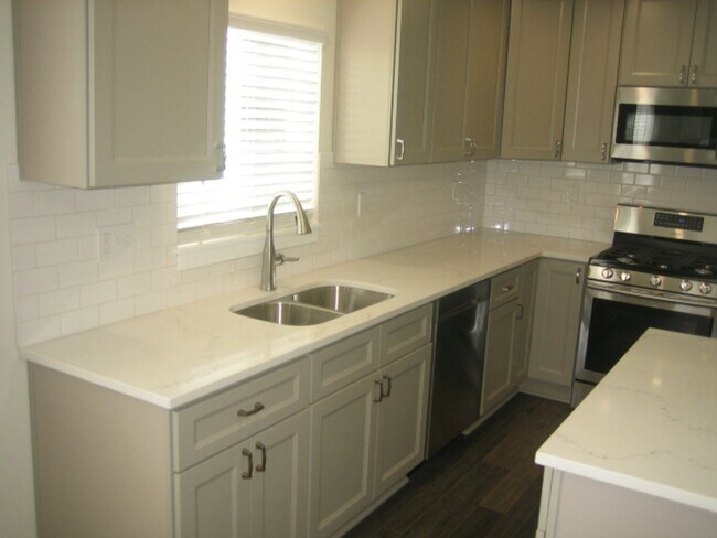 Foto del edificio - 1065 Garnet St NE