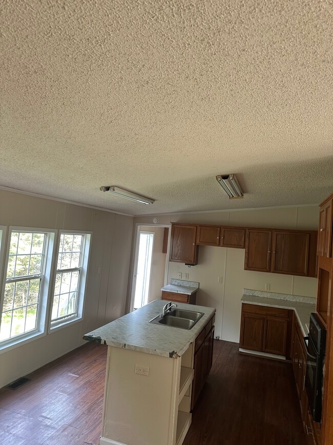 Building Photo - 13 Retama Dr