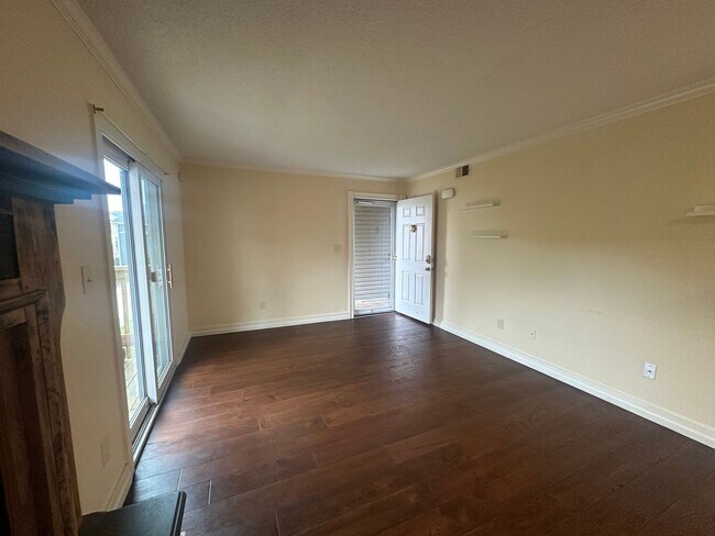 Foto del edificio - Beautiful 2-bedroom, 2-bath Condo just one block to the beach
