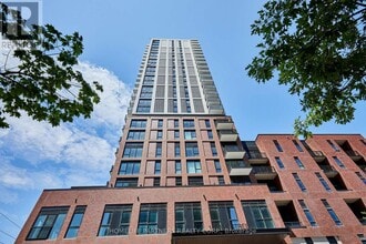 Building Photo - 10 Oak St