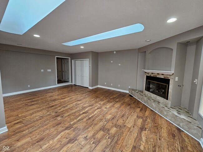 Foto del edificio - 945 Fox Hill Dr