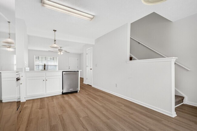 Foto del edificio - 2961 S Rutherford Blvd