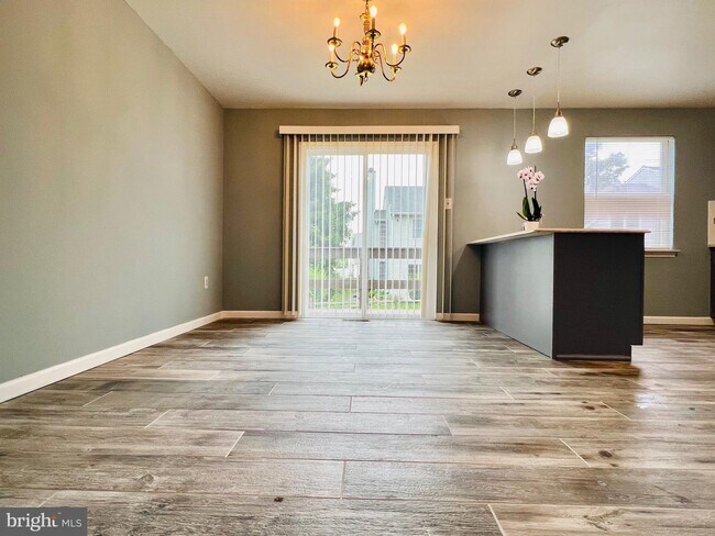 Building Photo - 132 Red Haven Dr