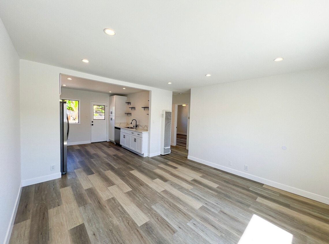 Foto principal - 15301 Eastwood Ave