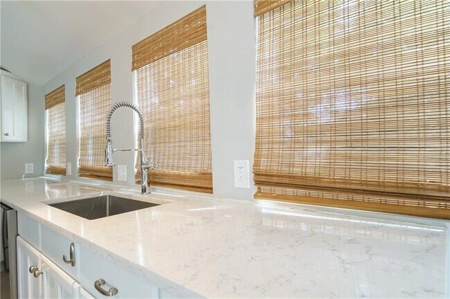 Building Photo - 215 Beaumont Ave