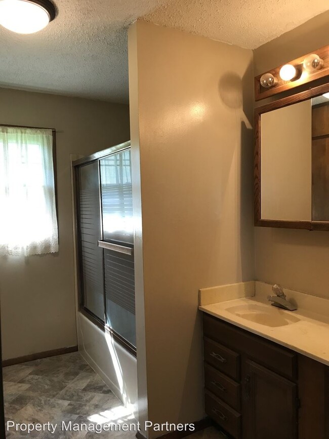Building Photo - 4 br, 2 bath House - 605 N Andover Rd