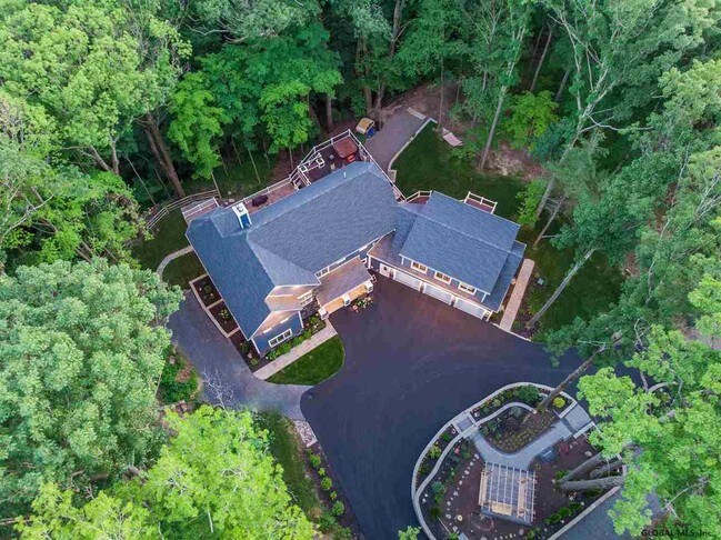 Building Photo - 14 Brock Dr