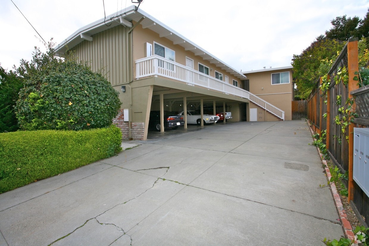 Building Photo - 906 Villa Ave