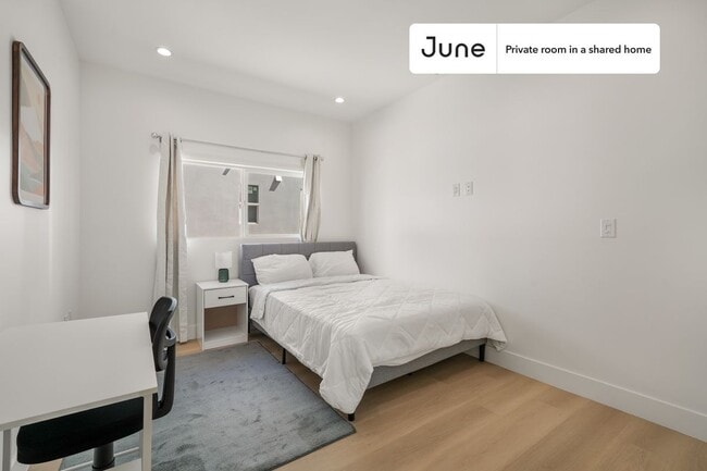 Building Photo - Private bedroom in 5 bed/5 bath Home