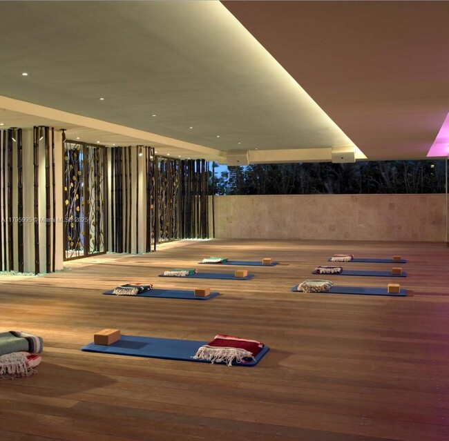Foto del edificio - 6801 Collins Ave
