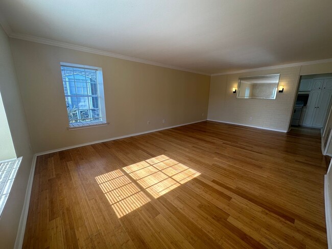 Foto del edificio - Beautiful updated 2/2 Condo - All Utilitie...