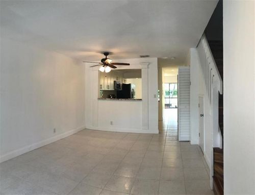 Building Photo - 9851 Riverside Dr