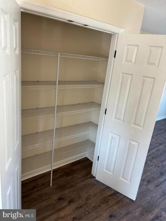 Foto del edificio - 2318 Drake Ln