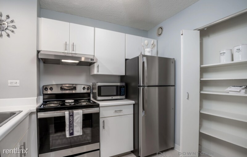 Foto principal - Studio, 1 bath Condo - 401 E Ohio St