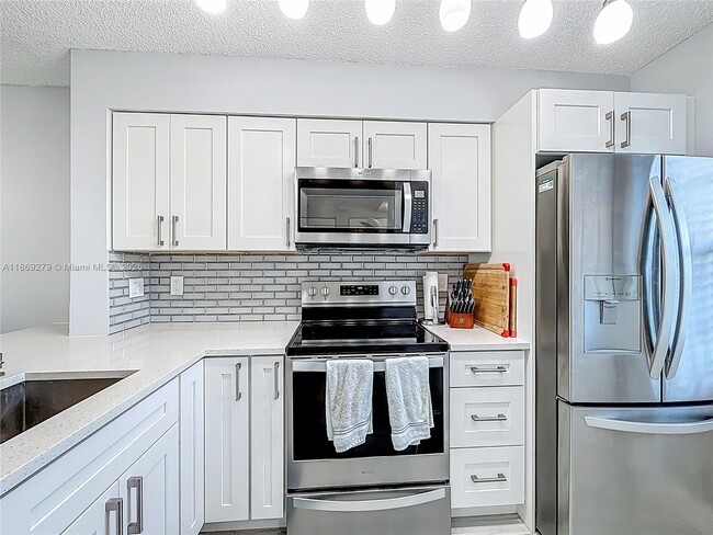 Foto del edificio - 2228 N Cypress Bend Dr