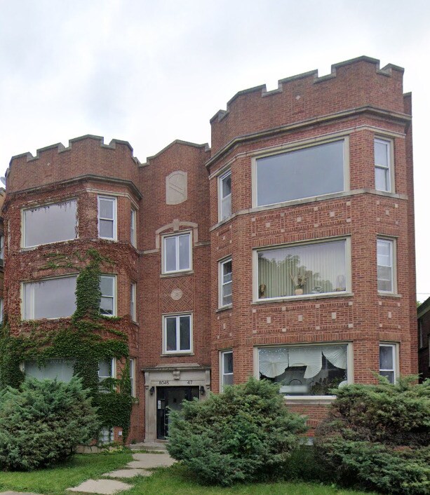 8047 S Rhodes Ave, Chicago, IL 60619 Apartments in Chicago, IL