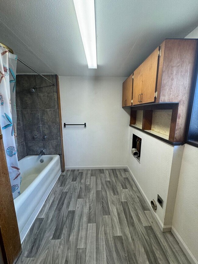 Foto del edificio - 1 bedroom 1 bath with small back yard