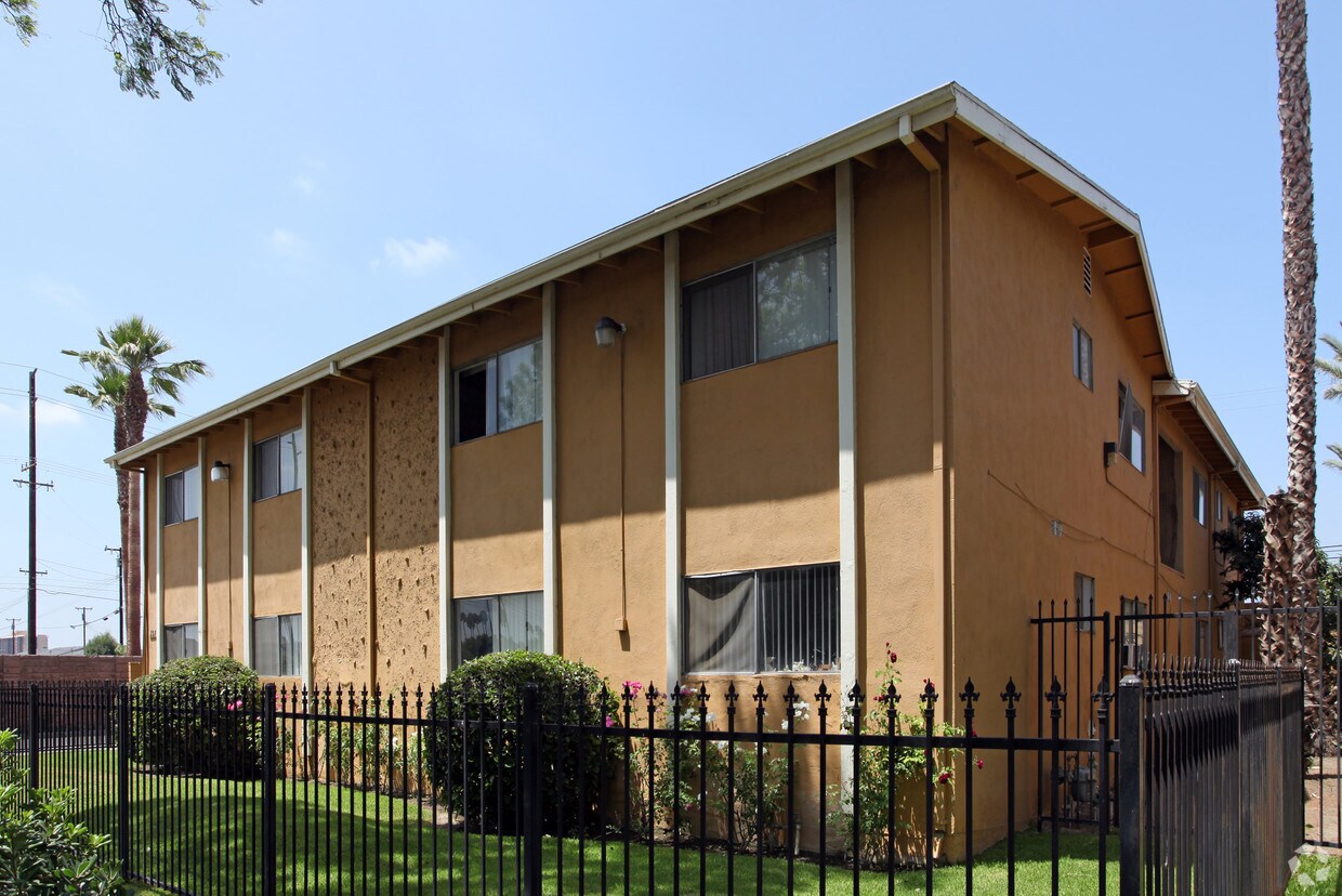 Building Photo - 111 E Wakefield Ave