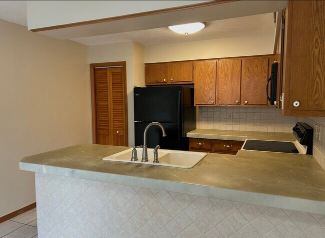 Building Photo - 2152 NE 45th Ave