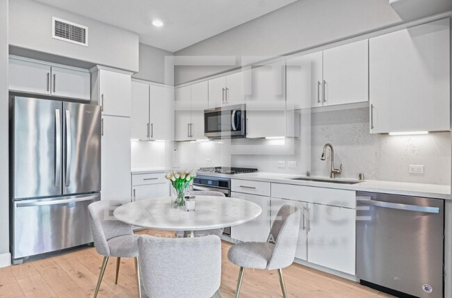 Foto del edificio - 1/1.5+ Office In Communication Hill - 3 Ye...