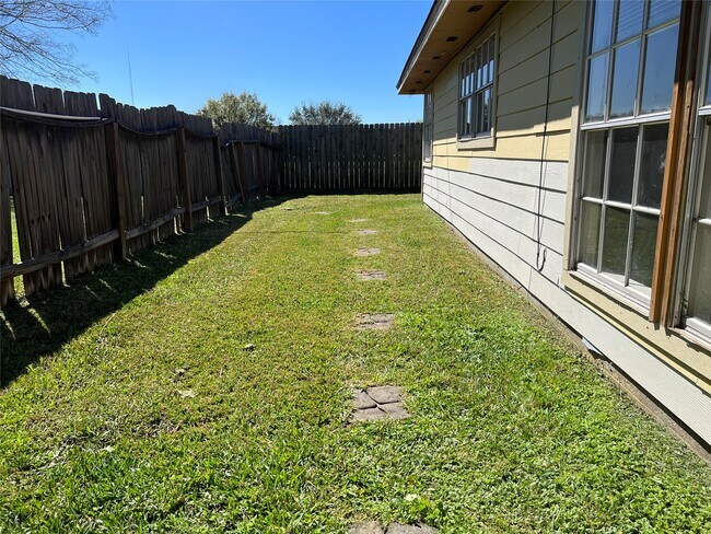 Foto del edificio - 6503 Marinwood Dr