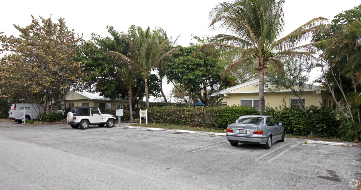 Primary Photo - Azalea House