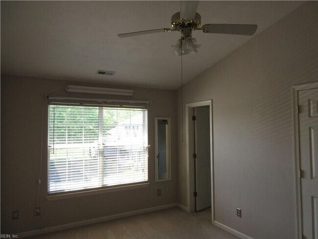 Foto del edificio - Call Sabrina Thomas Office at 757-767-0767 for more information