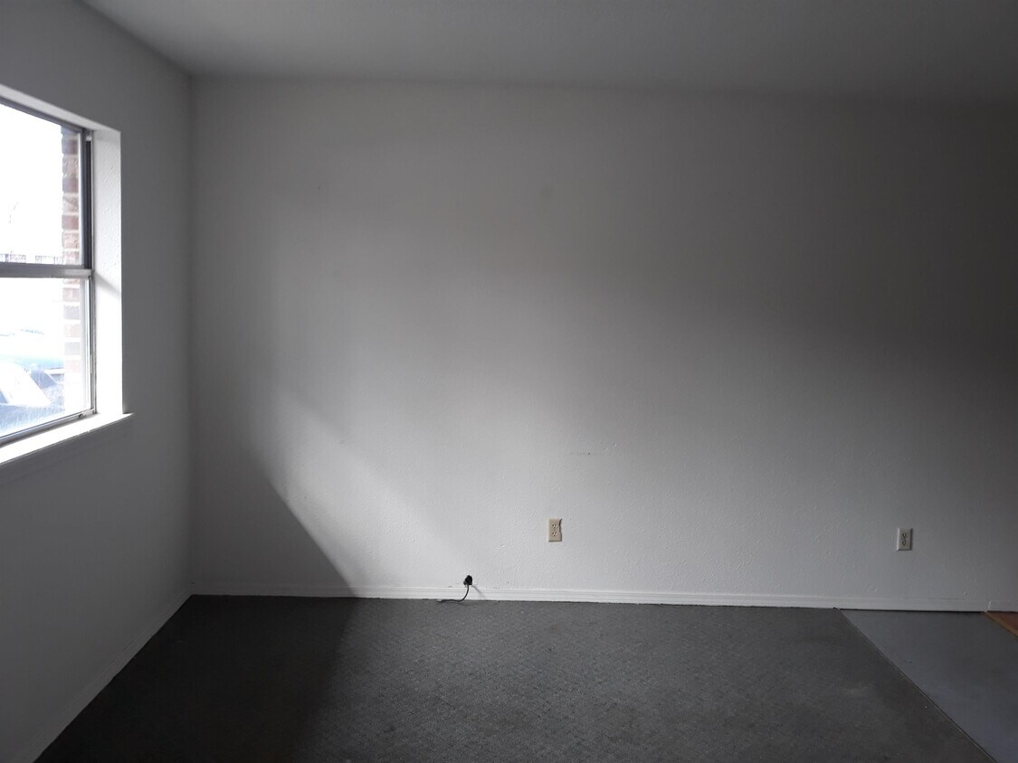 Primary Photo - 610 E Poplar St