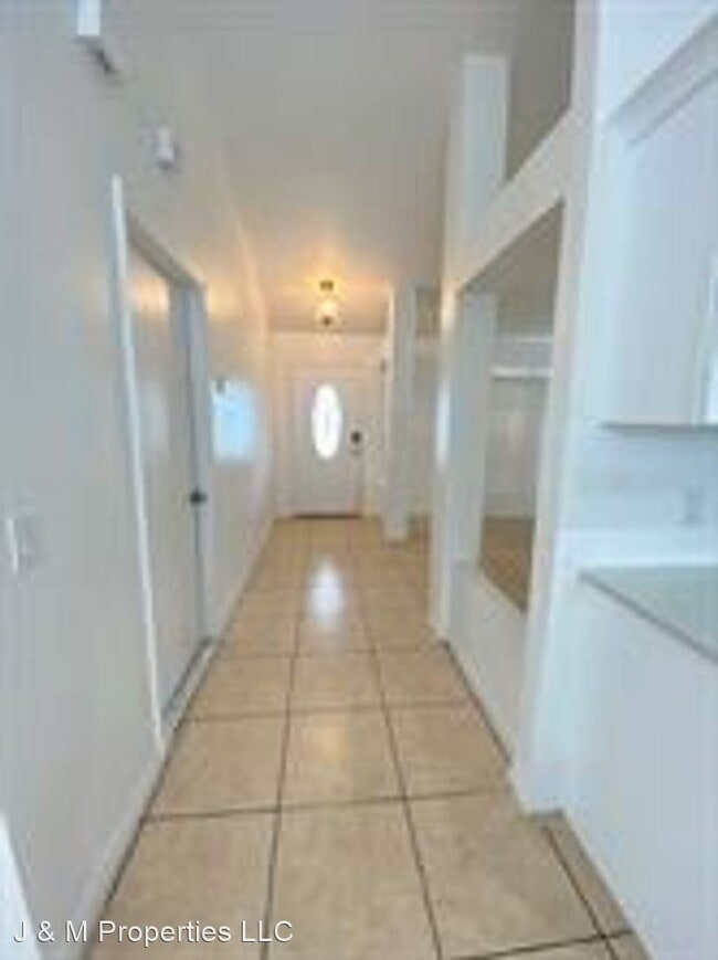 Building Photo - 3 br, 2 bath House - 1551 Ortega Ave