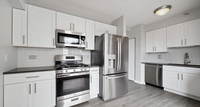 Building Photo - 601 N State St