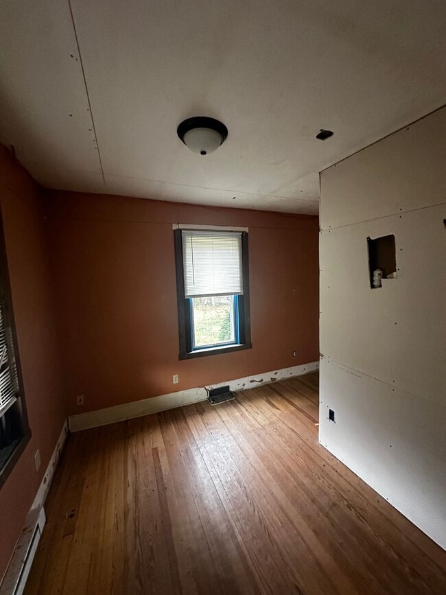Building Photo - Ideal Location in Harpers Ferry – Minutes ...