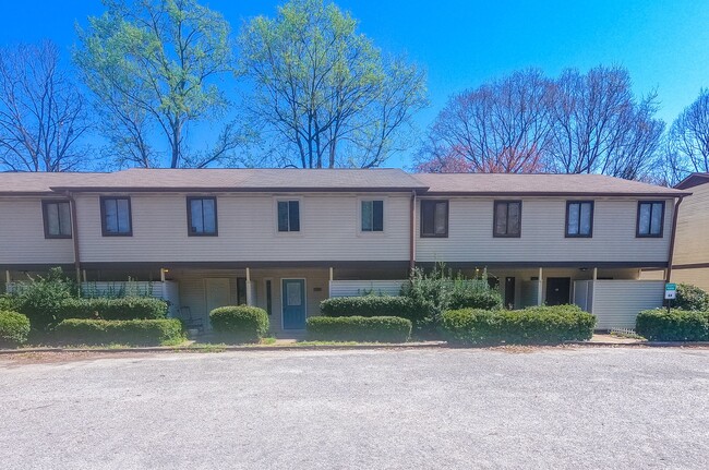 Building Photo - 100 Buttercup Way
