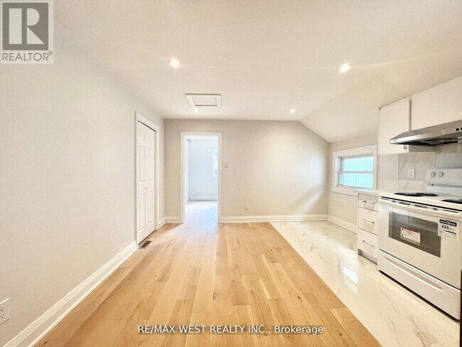 Photo du bâtiment - 4 Sutherland Ave