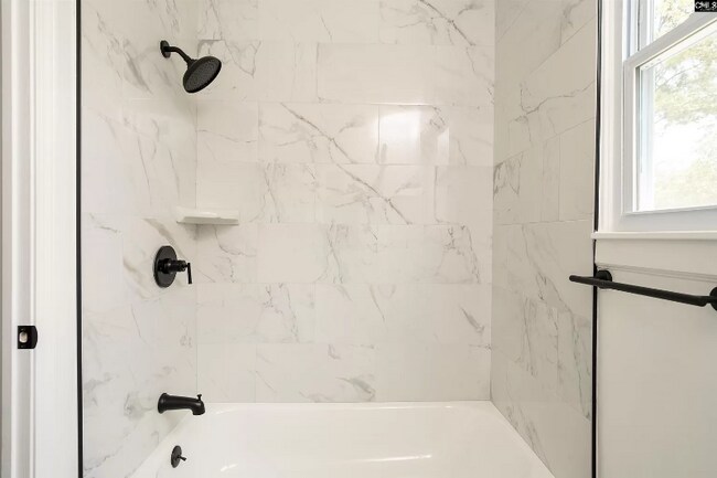 Foto del edificio - 9 Candlewood Ln