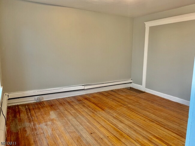 Building Photo - 553 Bloomfield Ave