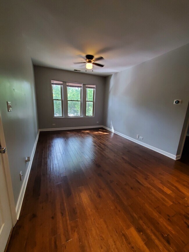 Foto del edificio - 6219 N Greenview Ave