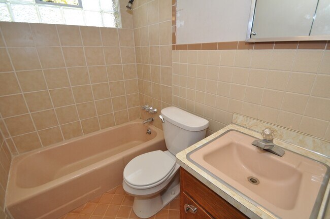 Foto del edificio - 3036 S Delaware Ave