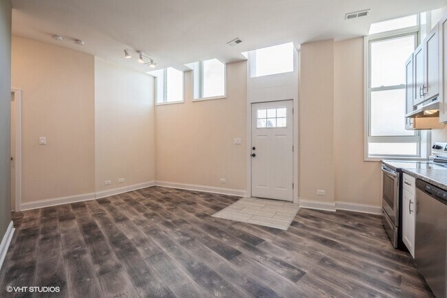 Building Photo - 9101 S Beverly Blvd