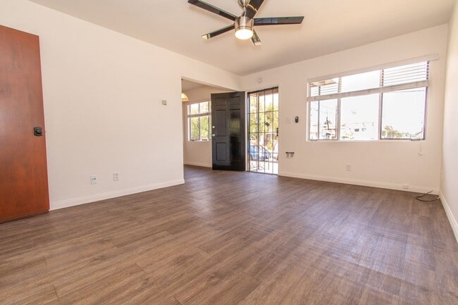 Foto del edificio - Charming 1 Bedroom / 1 Bath Apartment in Kensington w/ Garage