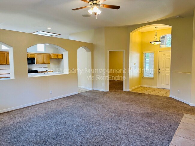 Building Photo - 2012 Riverview Dr