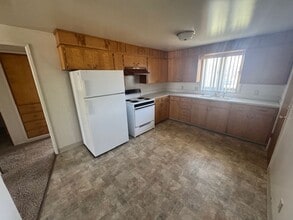 Building Photo - 418 Lola Ln