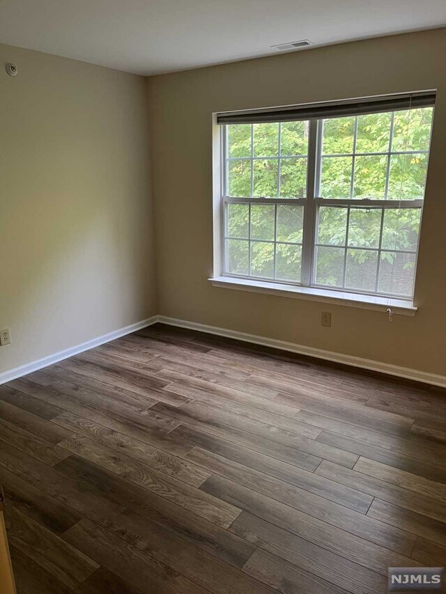 6 Vernon Ct, Waldwick, NJ 07463 Condo for Rent in Waldwick, NJ