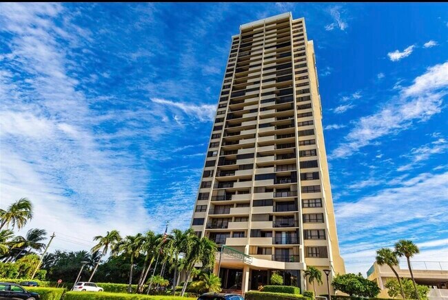 Building Photo - 5600 N Flagler Dr