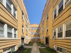 Building Photo - 4407 N Kenneth Ave