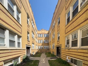 Building Photo - 4407 N Kenneth Ave