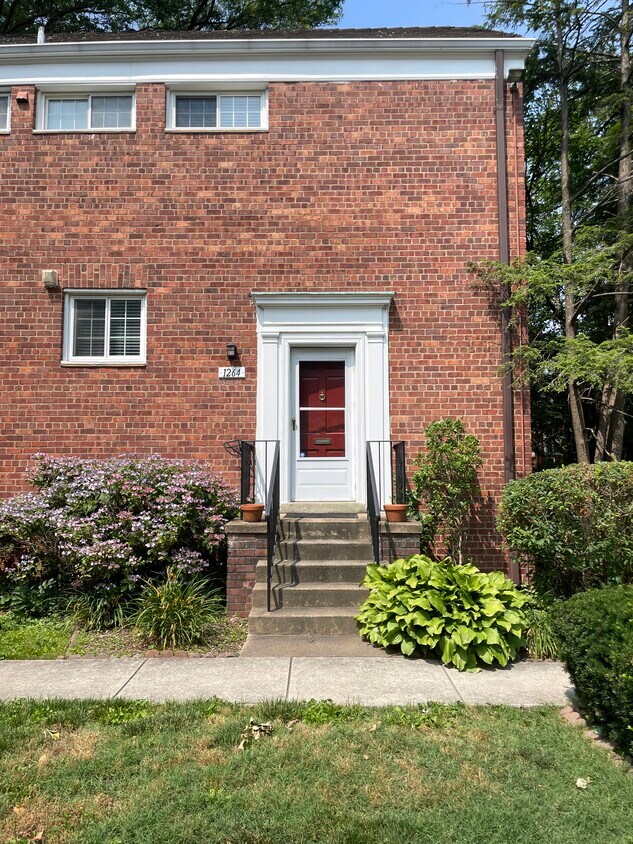1264 Martha Custis Dr Unit Condo townhouse, Alexandria, VA 22302 Condo for Rent in Alexandria